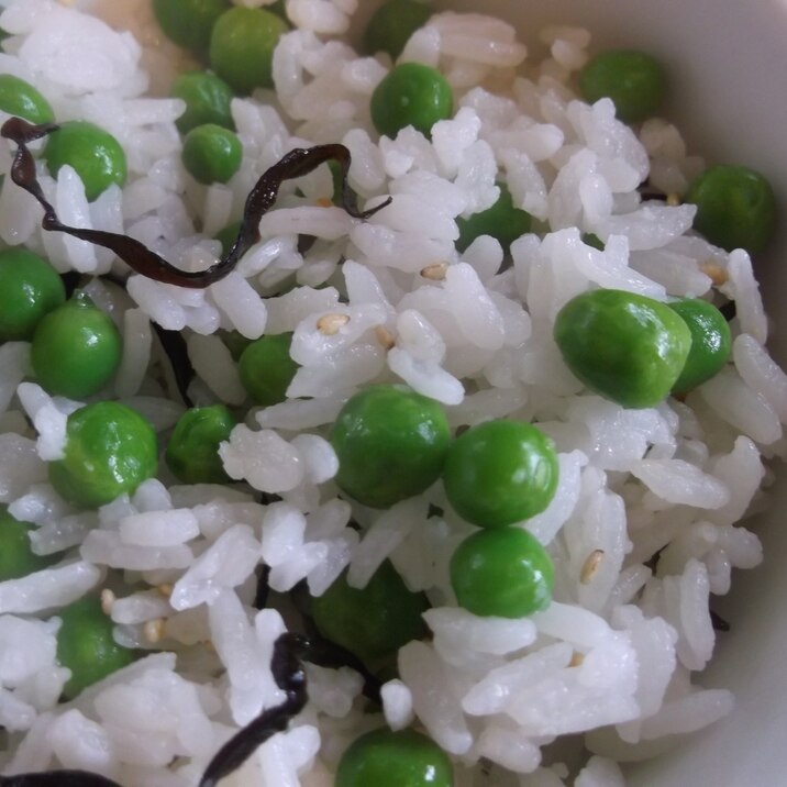 冷凍グリーンピースで簡単☆豆こんぶの混ぜご飯